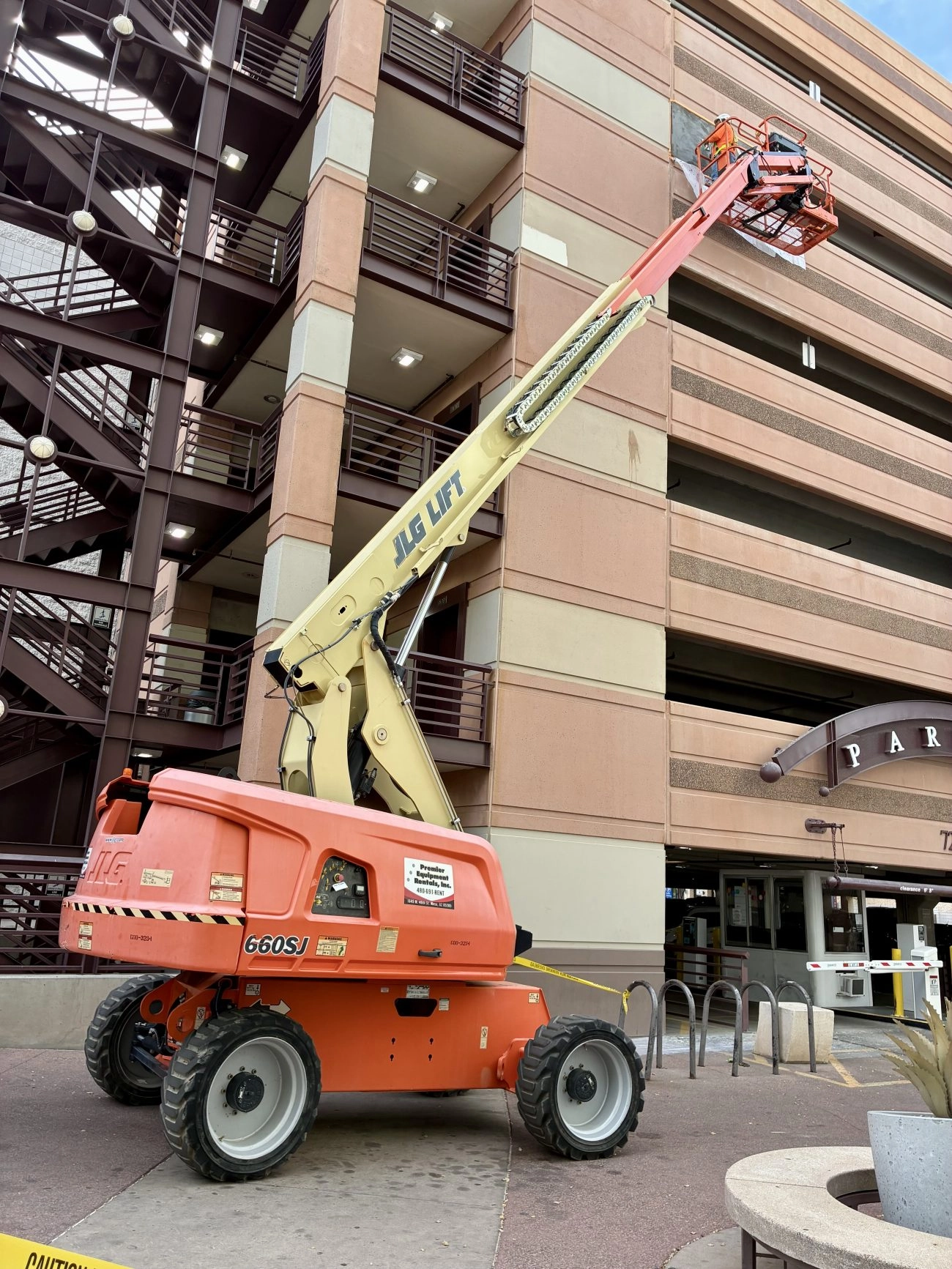 JLG boom lift used for masonry work on JP Morgan Chase parking garage facade in Tempe AZ